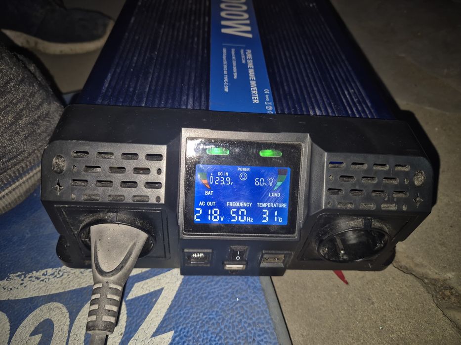 Invertor de tensiune 24V DC la 220-240V AC,