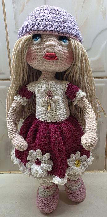 Papusa crosetata 35 cm cu rochita rosie