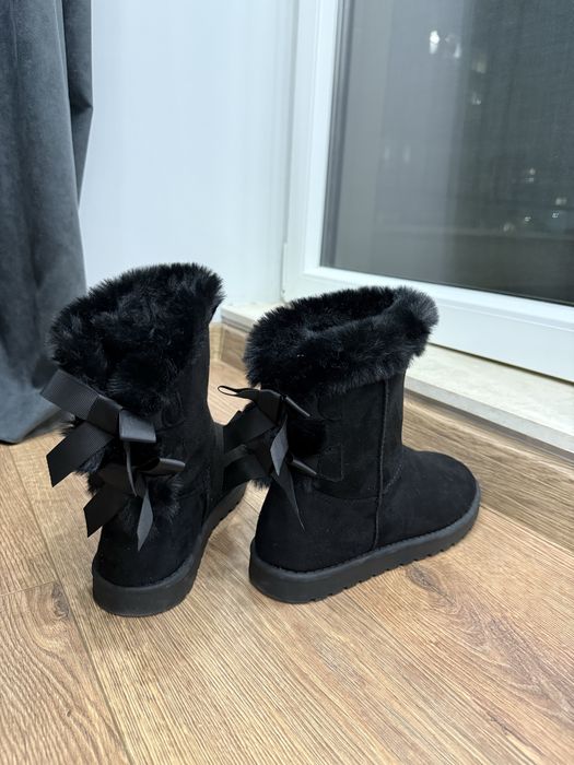 Топли ботушки по модел на UGG