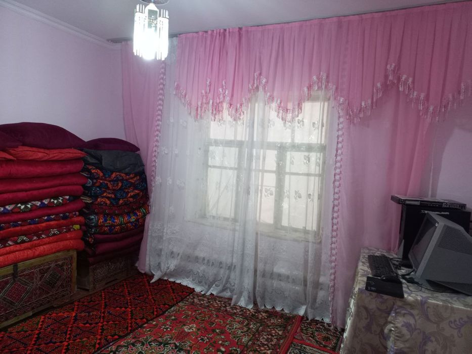 Uy sotiladi hama shoroiti bor sroshna sotladi 16.5sotiq