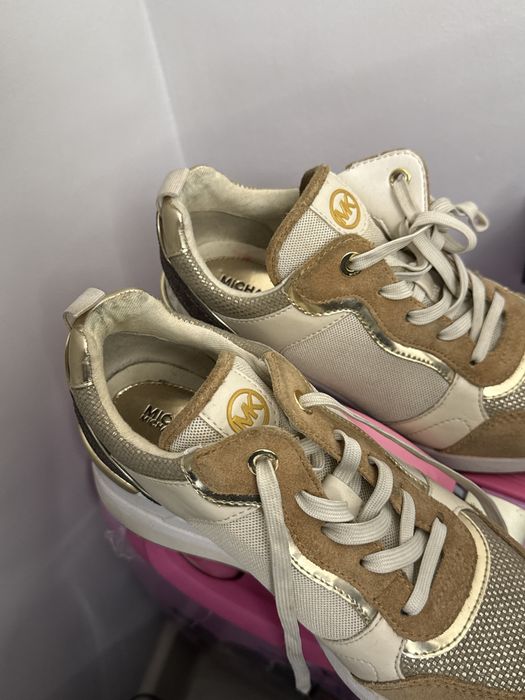 одежда и обувь размера S-M