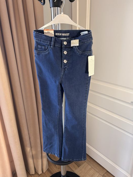 Продам новые джинсы для девочки