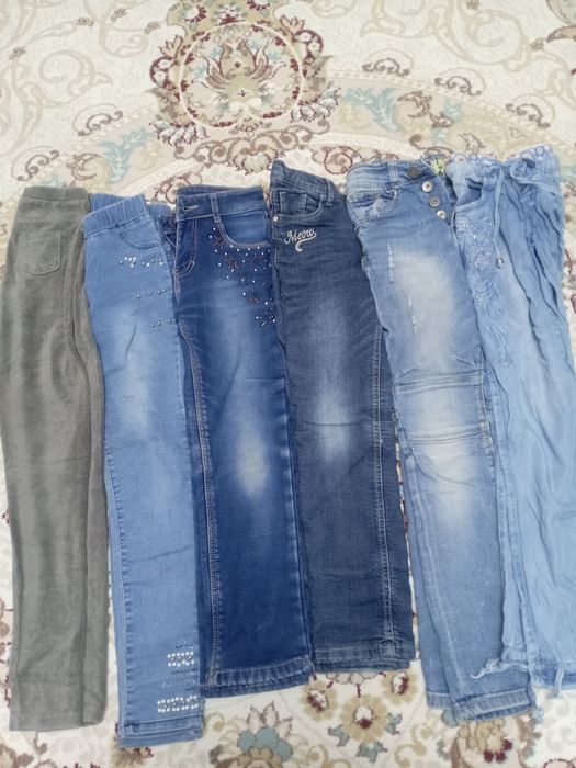 Продам джинсы на девочку