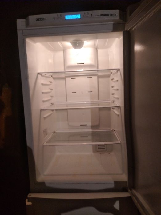 Продам двух камерный холодильник Атлант