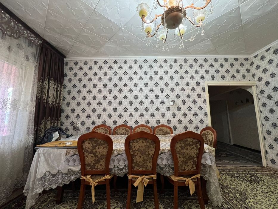 Стол со стульями