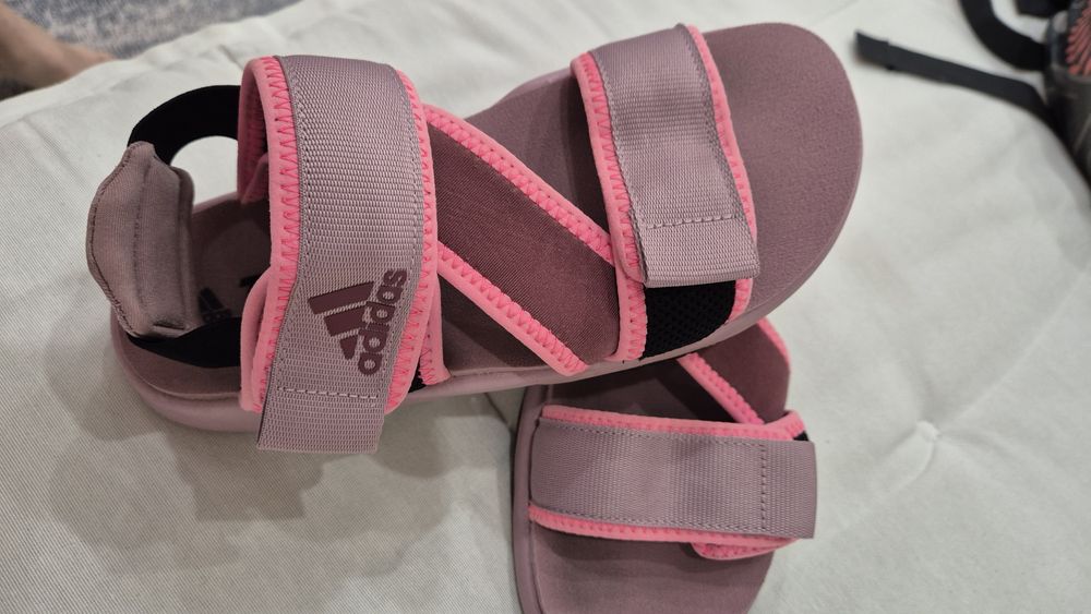 Сандали Adidas              .