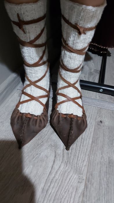 Opinci traditionale din piele lucrate manual