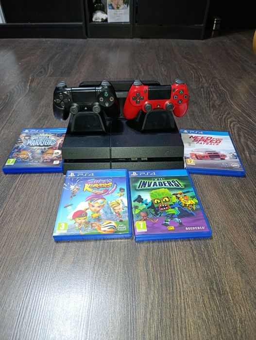 PlayStation 4, 2 controlere+Stand încărcare+  152 de jocuri in cont.
