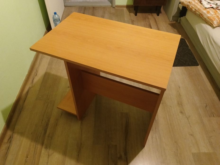 Продавам ученическо бюро