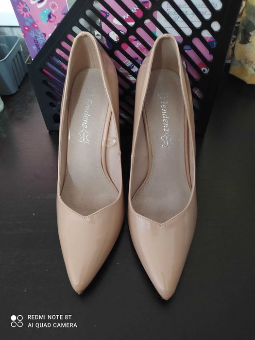 Обувки на висок ток, номер 39, цвят шампанско