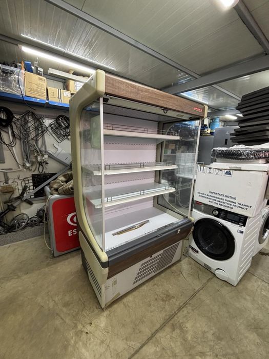 Хладилна витрина  с нов компресор отворена с щора ВхДхШ 200/85/125см