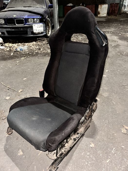 Продам сиденье полуковши с митсу гто