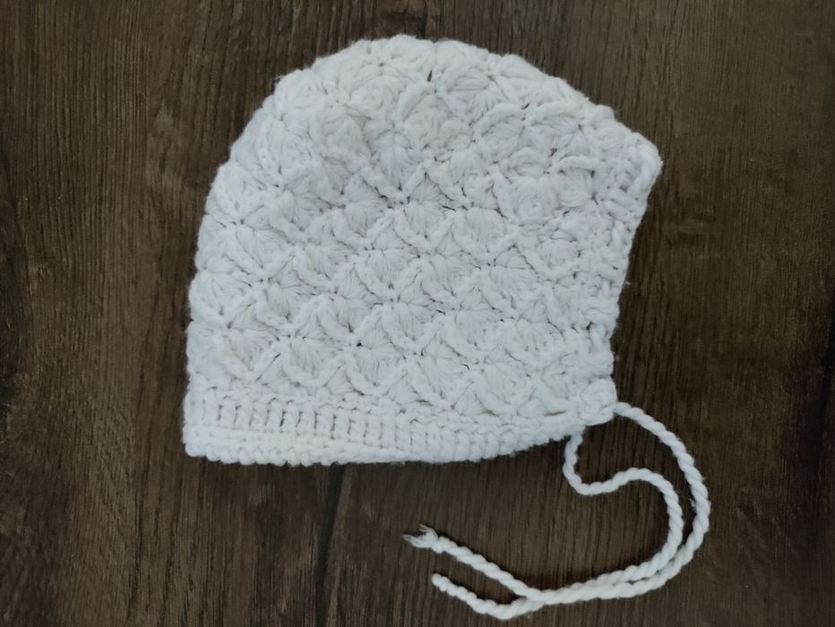 Лот бебешки есенни и зимни шапки 0-6 месеца