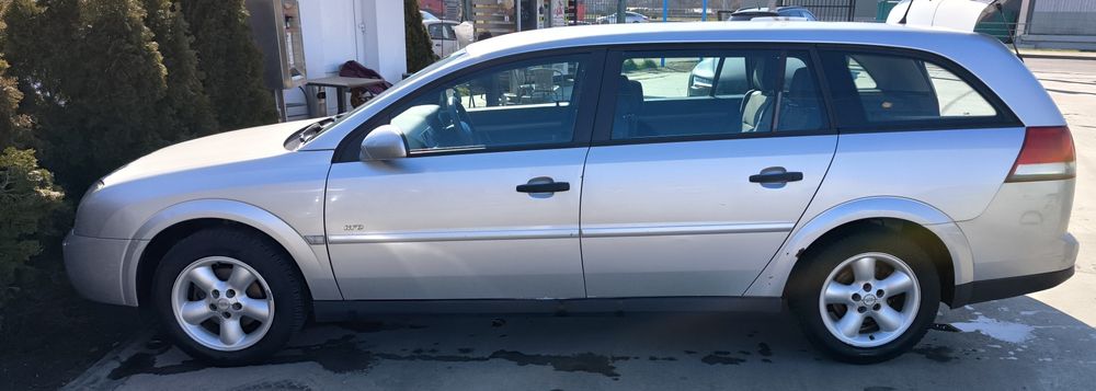 Vând Opel Vectra c volan pe dreapta