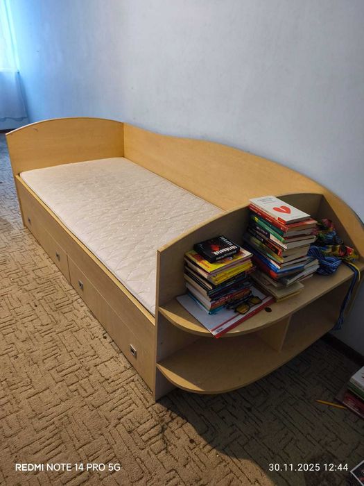 Pat cu saltea in stare buna