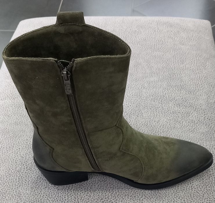 Нови боти Елиза в  маслено зелен цвят.