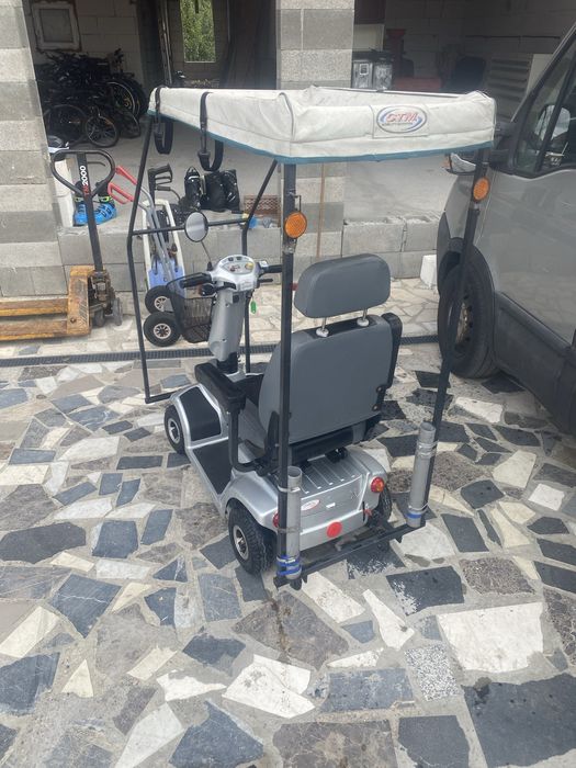 Carucior electric persoane cu dezabilitati