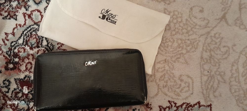 Кошелёк yaxwi firmaniki sal eskiroq tutilgan yaxwi holatda