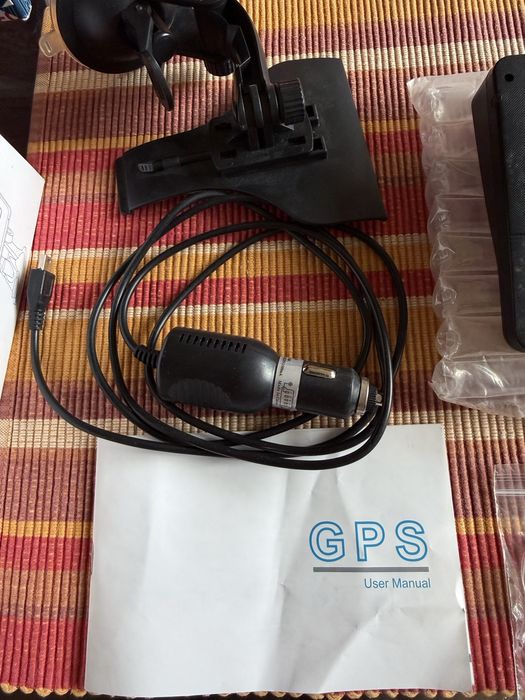 GPS навигация 256 + 8GB , за коли и камиони. Зрядно за запалка и стойка.