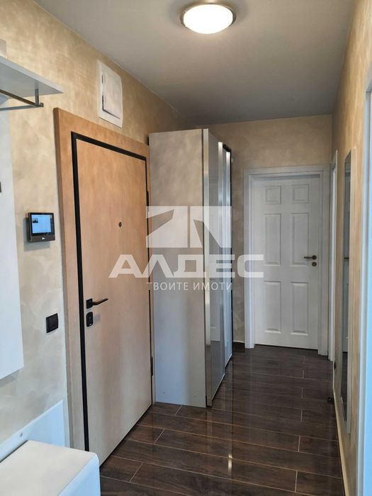 Дава се под наем Тристаен апартамент в София, Изток - 120 кв.м за 1196.97 € - Снимка #12