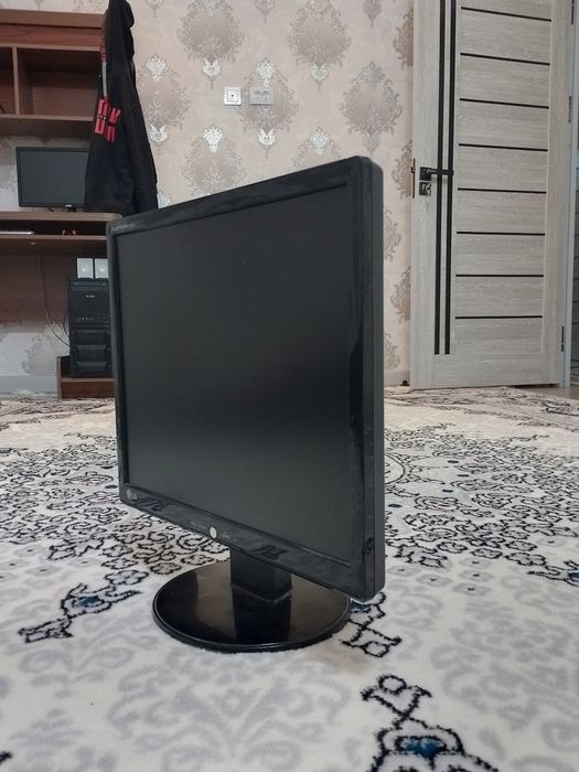 Lg monitor sotiladi yengidek
