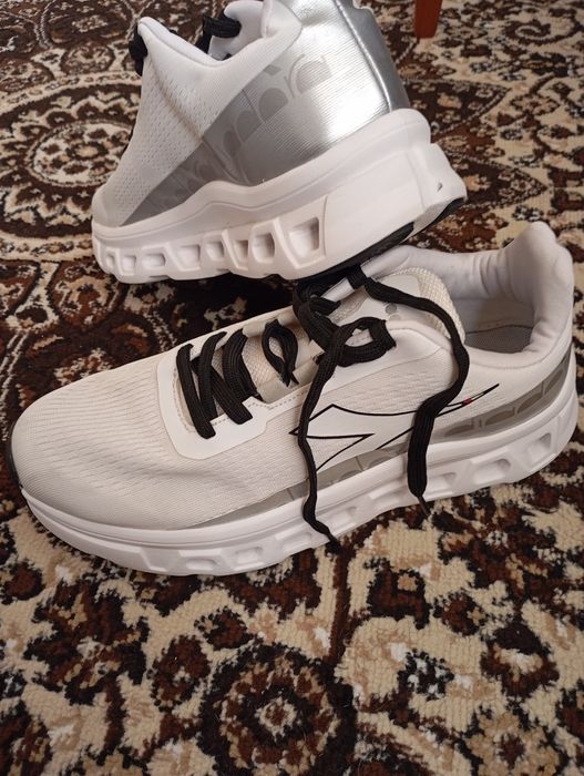 Обувь сопртивная.