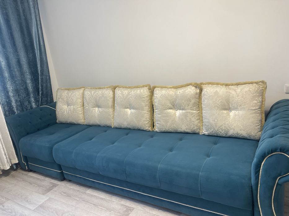 Продам диван трехметровой