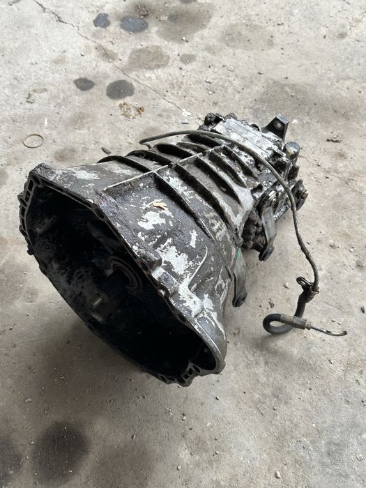 Продам запчасть мерседес 124