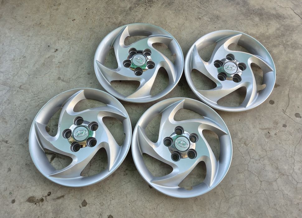Două seturi de capace originale Hyundai R15 5x114,3 - 52960/3A700