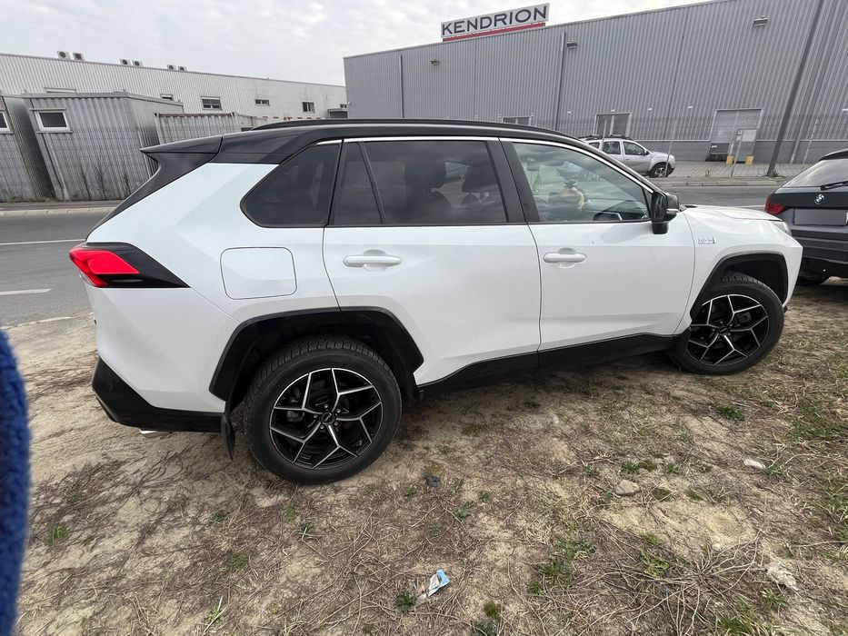 Toyota RAV4 Toyota RAV4 style bi-tone phev in stare excelenta, primul proprietar