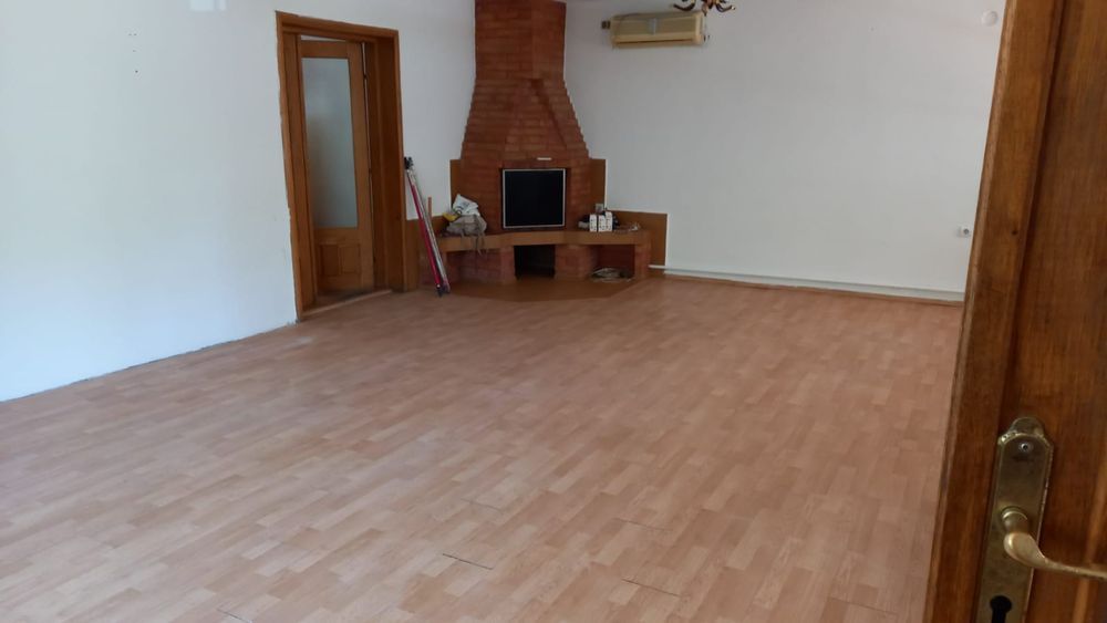 Ofer spre inchiriere casa+spațiu comercial
