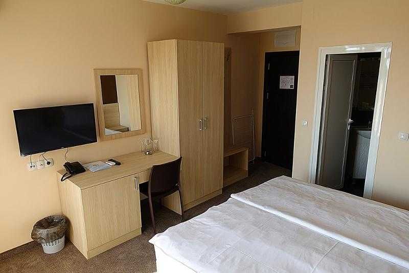 Продава се Хотел в Обзор - 1800 кв.м за 708 €/кв.м - Снимка #10