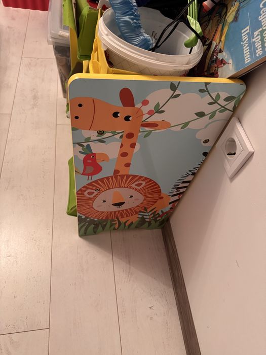 Меби за детска стая от Лидъл- маса, 2стола, етажерка, ракла, табуретки