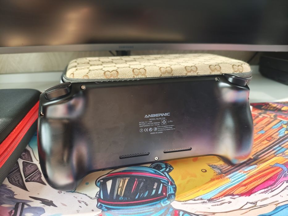 Приставка Anbernic RG556
