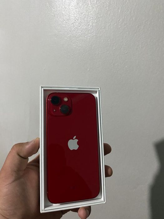 Айфон 13 красный