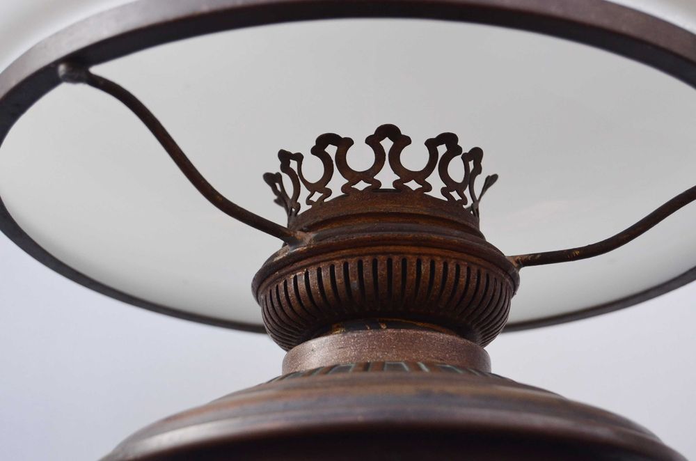 Veioza electrica convertita din lampa de petrol cca 1900