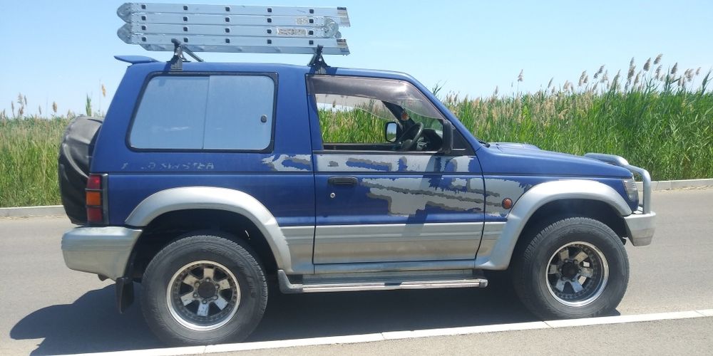 Продам рейлинги Thule для pajero 2