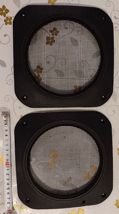 Сеточки на автомобильные колонки.