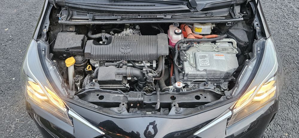 Toyota Yaris Hybrid, fără accidente, în garanție, înmatriculată