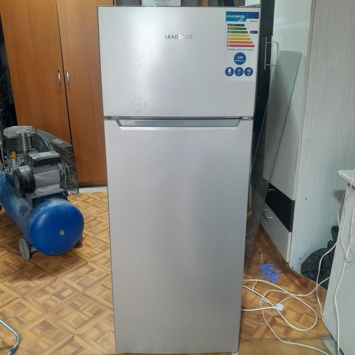 Продаеться холодильник