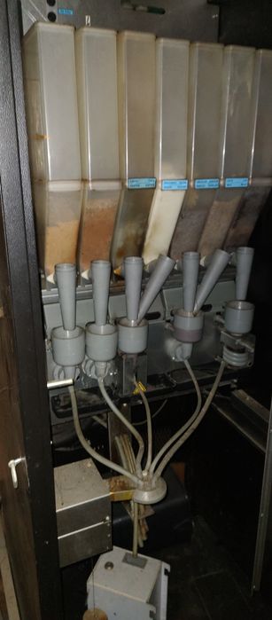 Вендинг машина за инстантни топли напитки