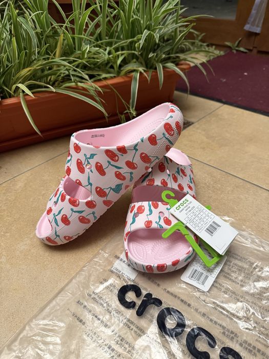 Продам ОРИГИНАЛЬНЫЕ кроксы