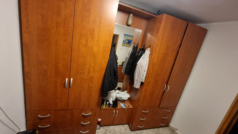 Vand sifonier/dressing hol în perfecta stare