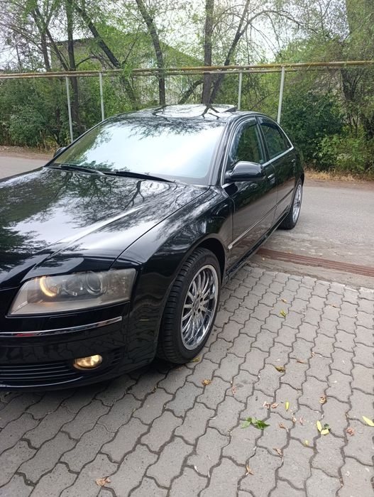 AUDI A8 QUATTRO V8  Full options.