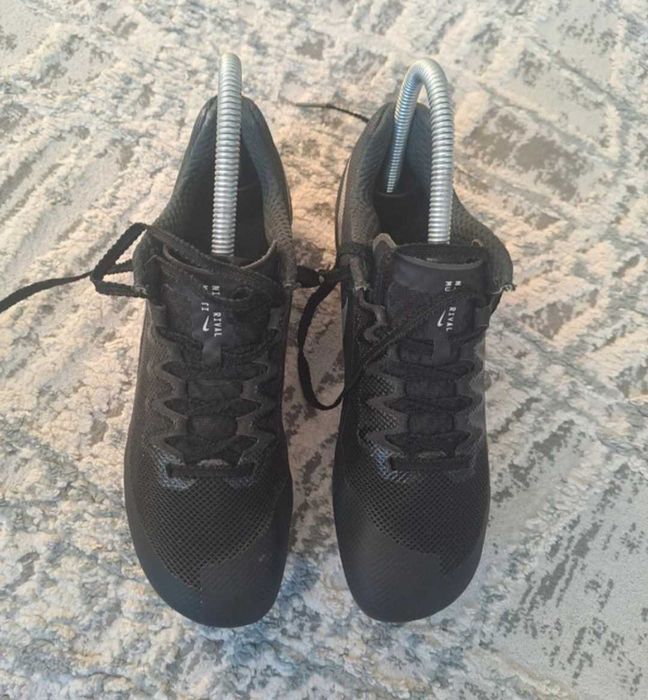 Adidasi Nike atletism