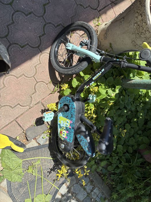 Biciclete pentru varsta de 5-6 ani bine intretinute pastratr la interior