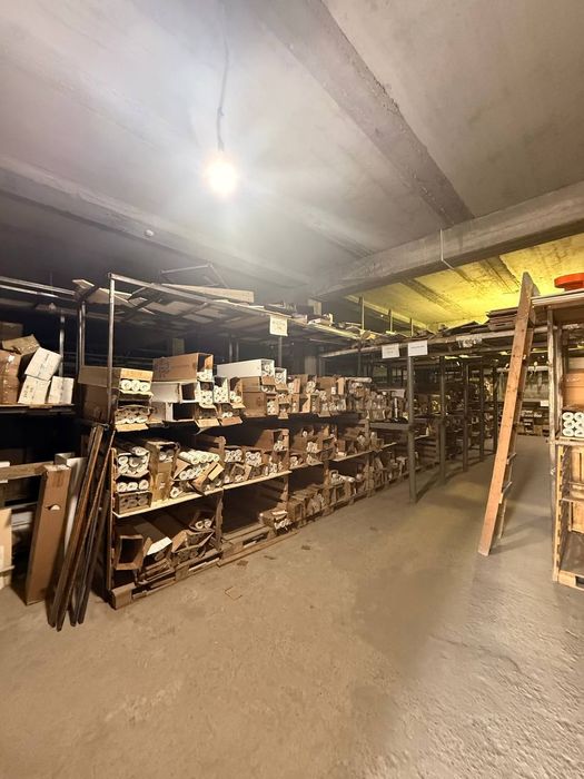 Продается 2х этажный большой СКЛАД 14 соток ор:  Аэропорт массив-5 крг