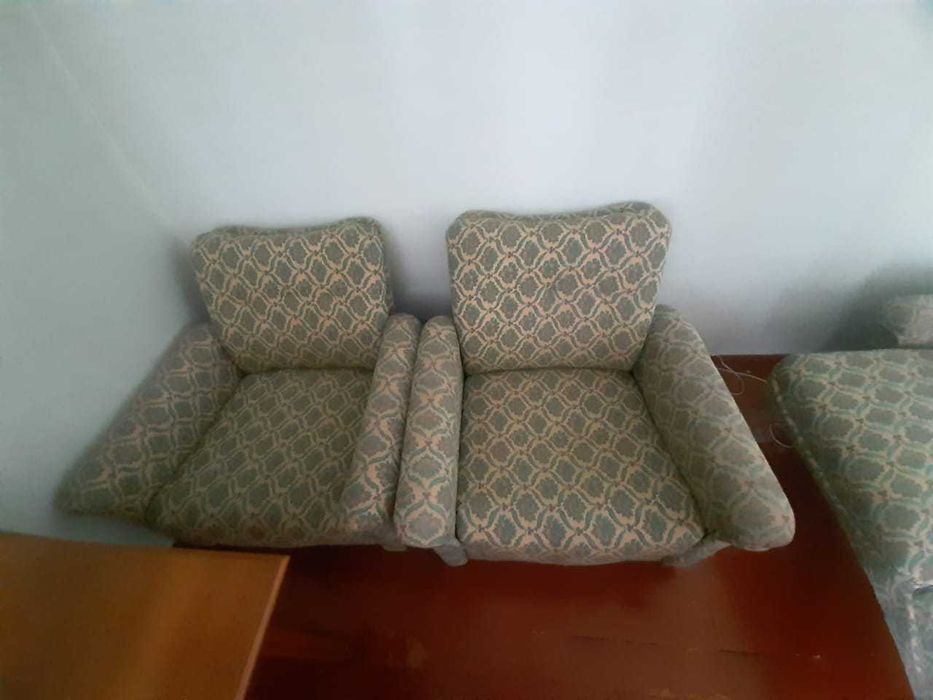 Продам диван и два кресла(мягкий уголок)