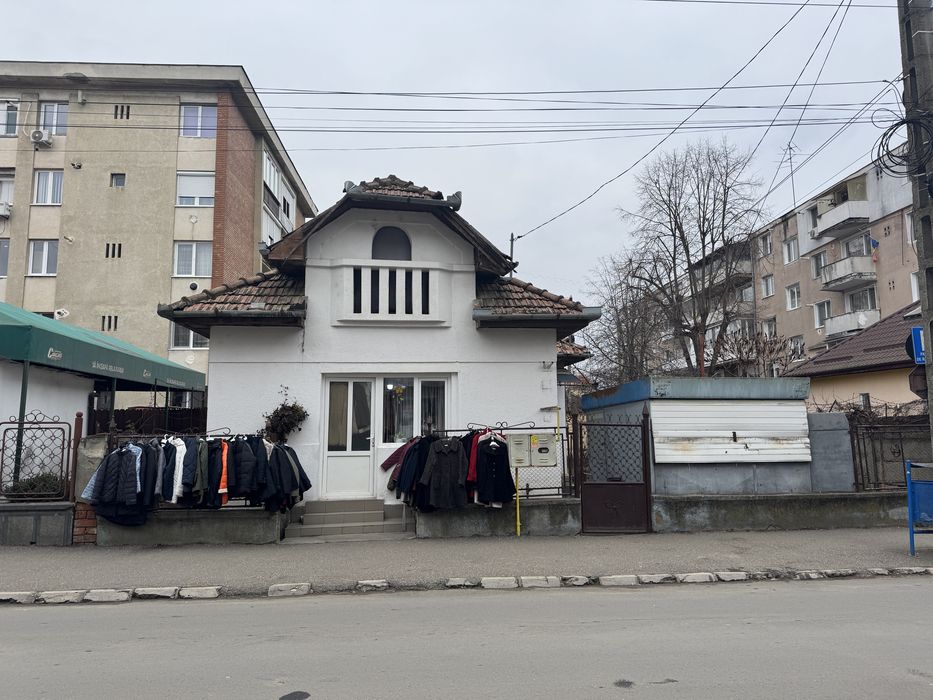 Casa ultracentral, pretabila si pentru spatiu comercial, 60 mp, garaj