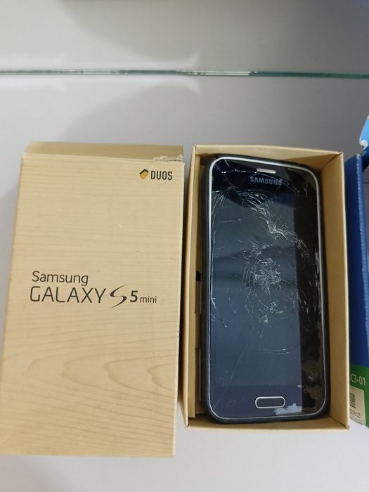 Продам не рабочие телефоны